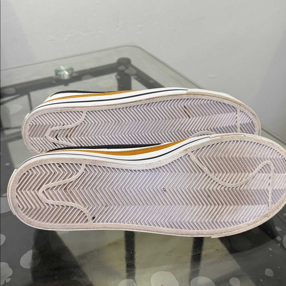 Nike White and Black Sneakers with Gold Accents - Picture 5 of 8